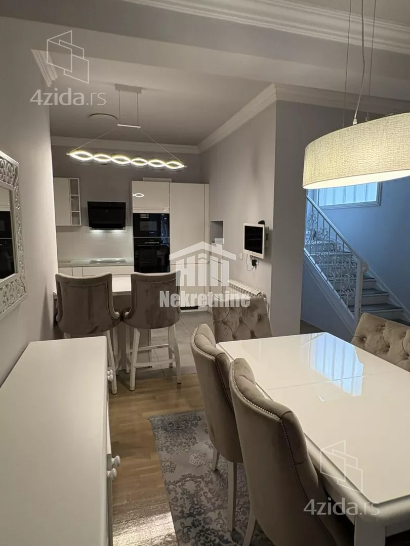 Šestoiposoban stan | 4zida