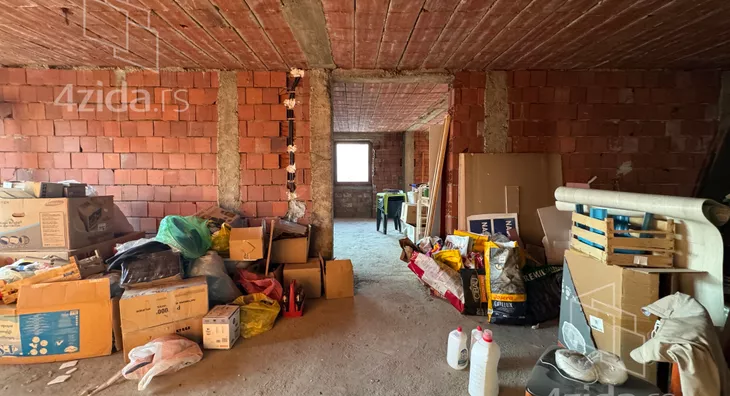 Četvoroiposoban stan | 4zida