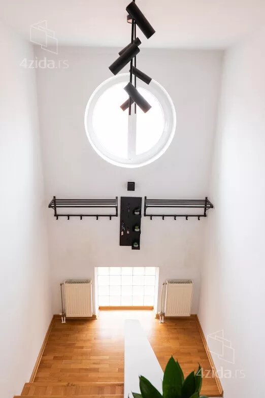 Četvoroiposoban stan | 4zida