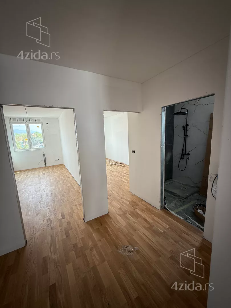 Šestosoban stan | 4zida