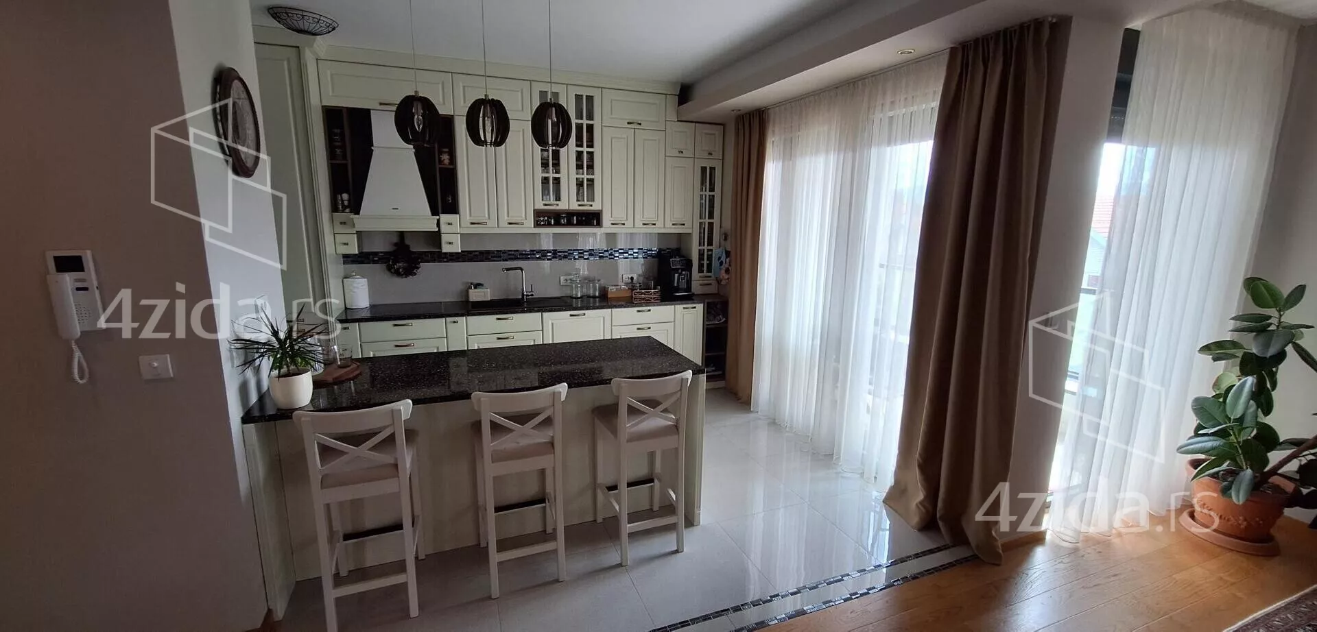 Troiposoban stan | 4zida