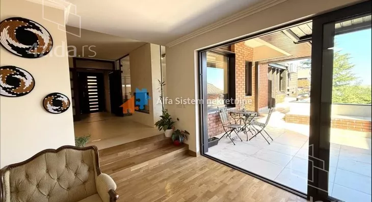 Petosoban stan | 4zida