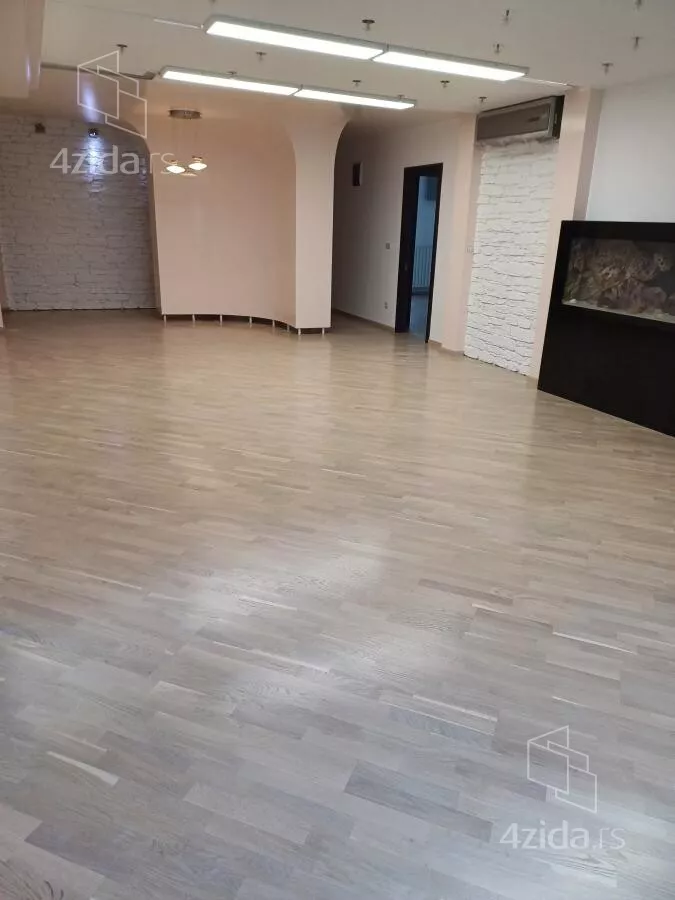 Četvoroiposoban stan | 4zida