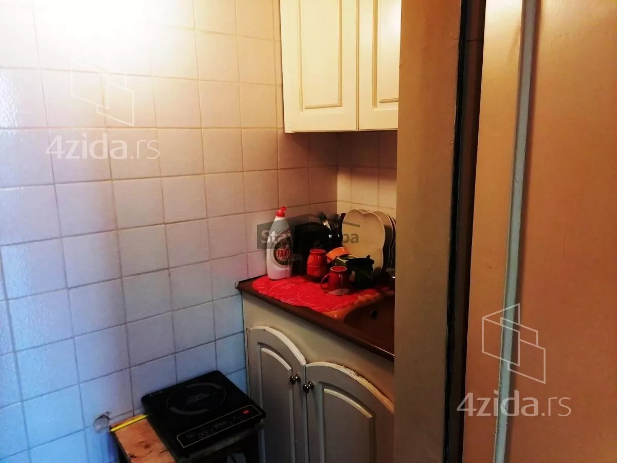 Lokal | 4zida