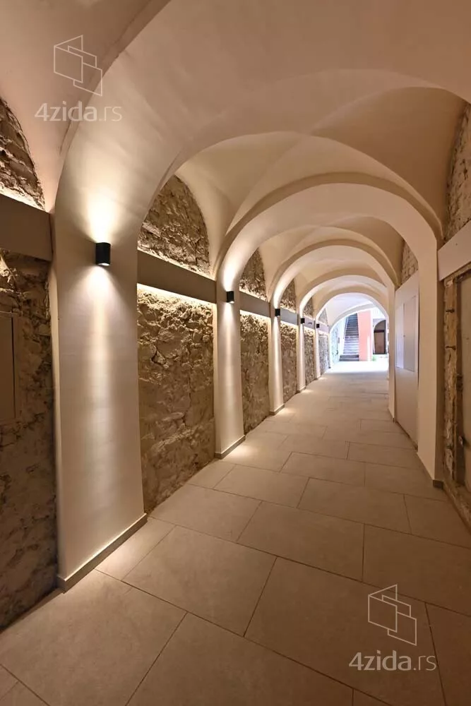 Poslovna zgrada | 4zida