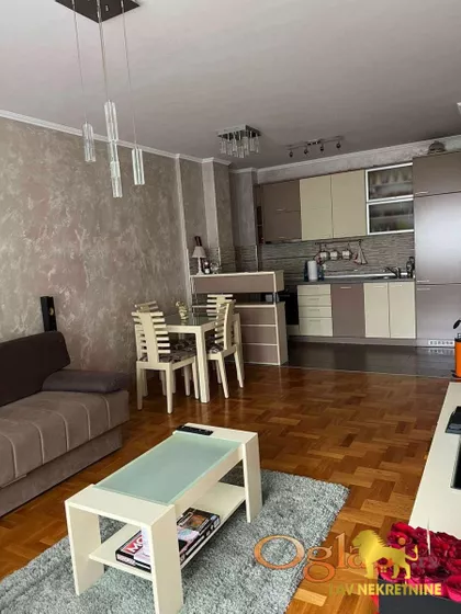 ŠKOLSKA | 4zida.rs