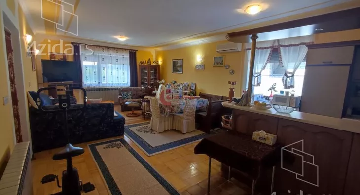 Poslovna zgrada | 4zida