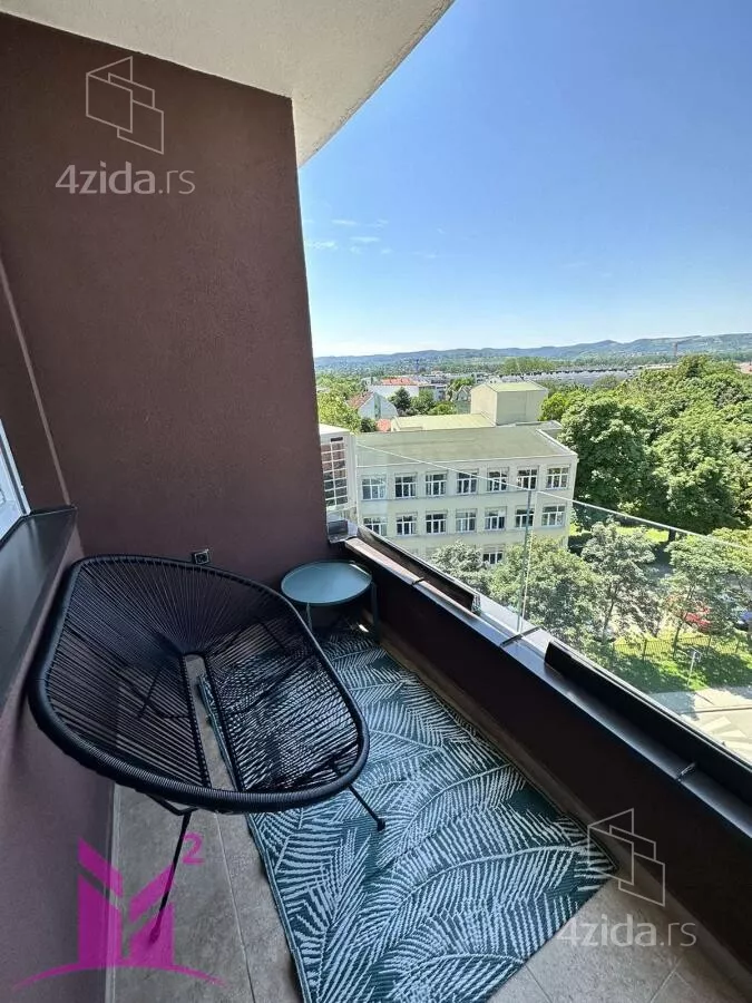 Petosoban stan | 4zida