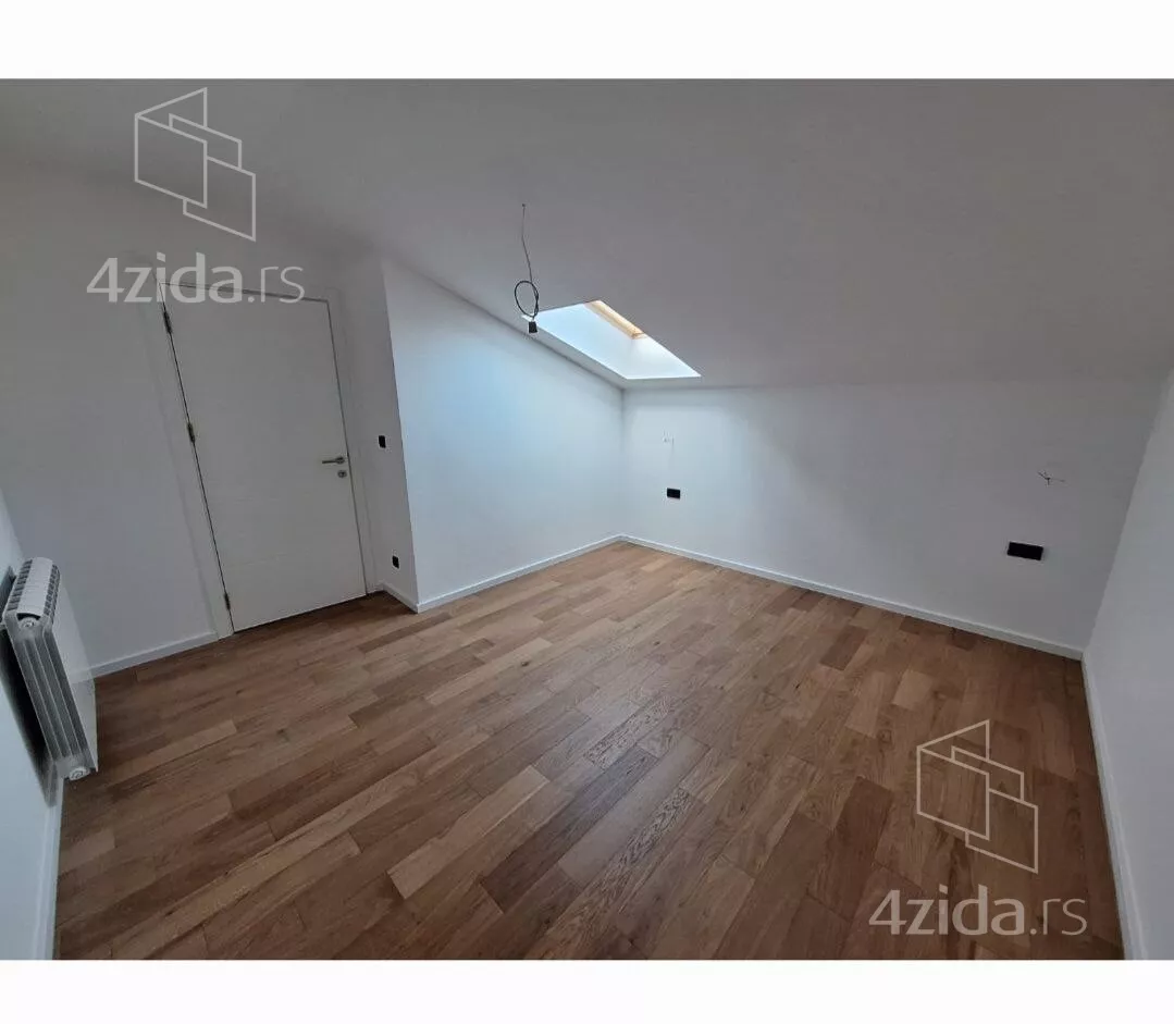 Četvoroiposoban stan | 4zida