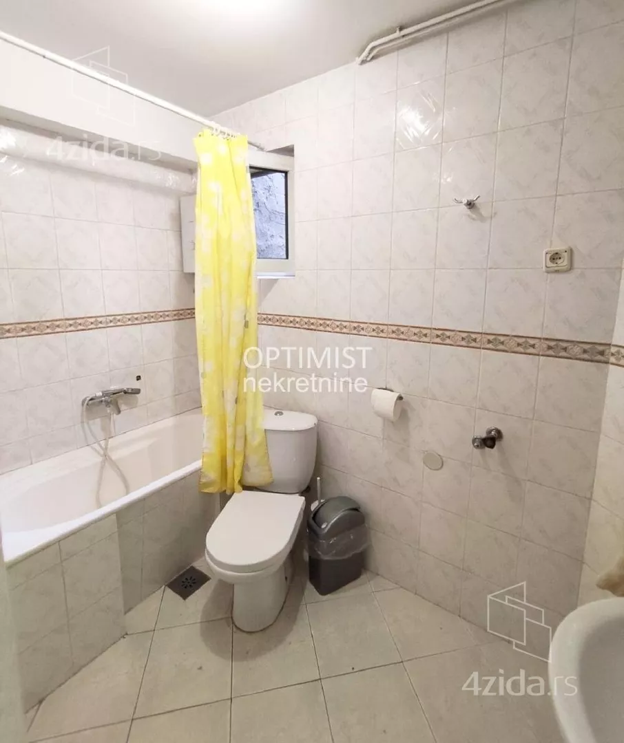 Šestoiposoban stan | 4zida