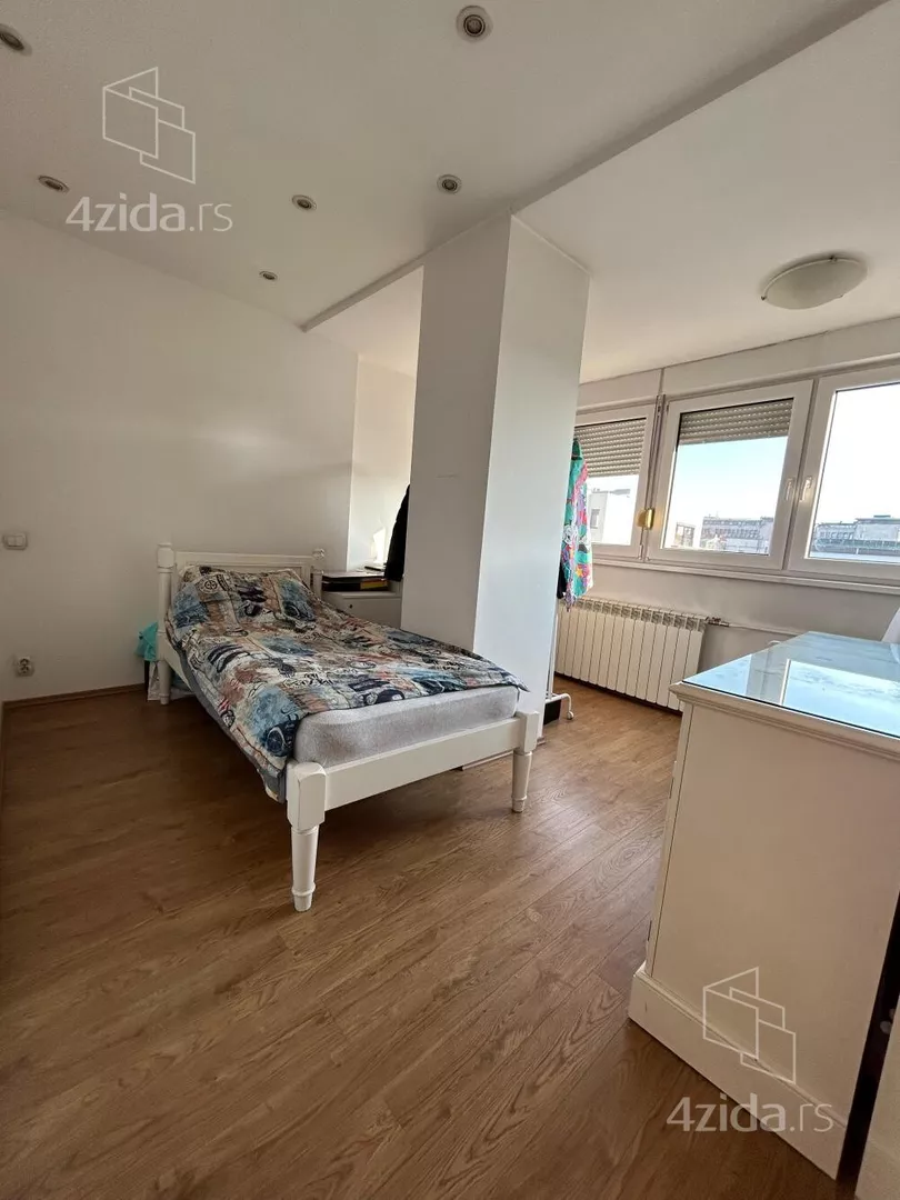 Petosoban stan | 4zida