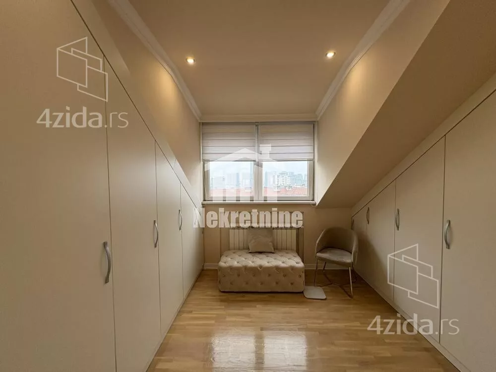 Šestoiposoban stan | 4zida