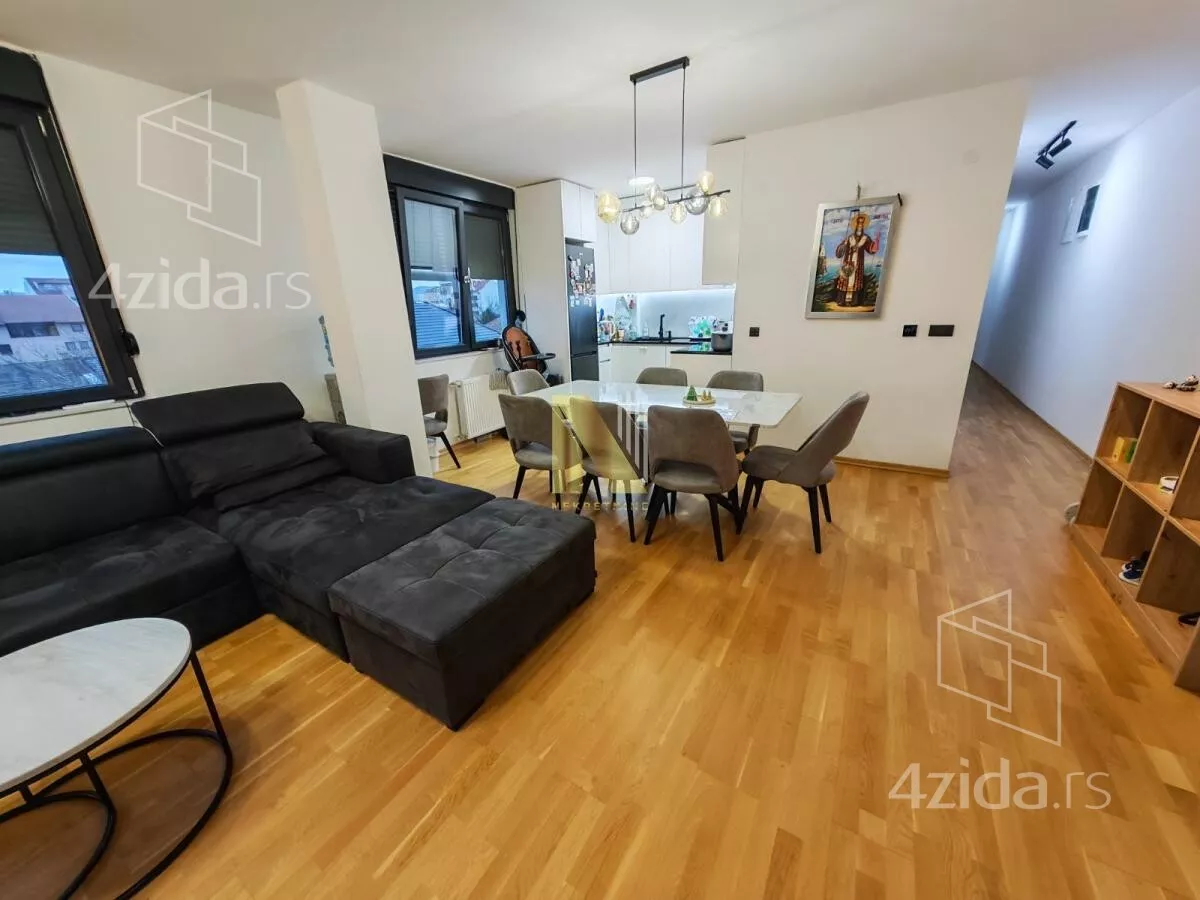 Troiposoban stan | 4zida