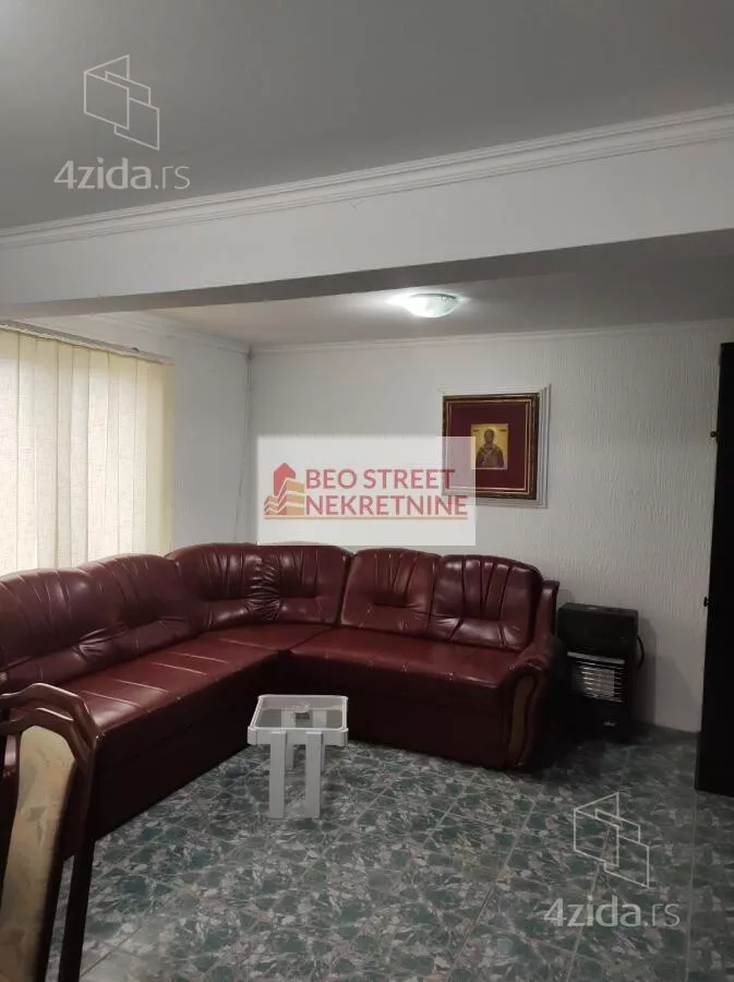 Poslovna zgrada | 4zida