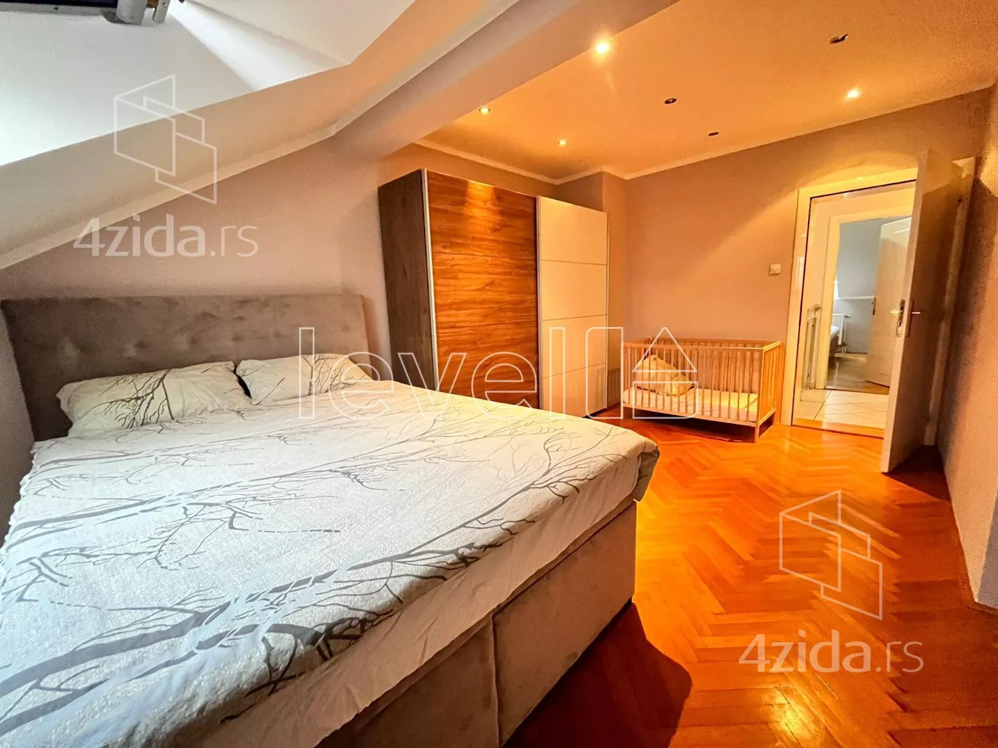 Troiposoban stan | 4zida