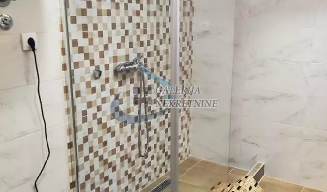 Četvoroiposoban stan | 4zida