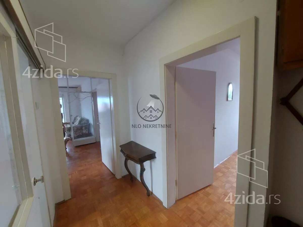 Troiposoban stan | 4zida