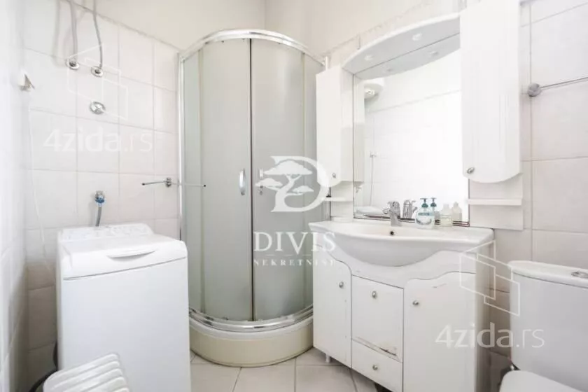 Četvoroiposoban stan | 4zida