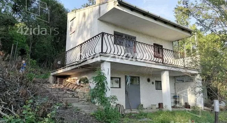 Plac | 4zida