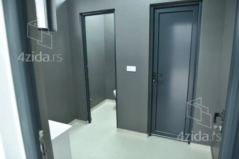 Poslovna zgrada | 4zida