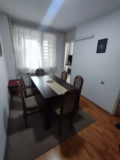 Crveni Pevac | 4zida.rs