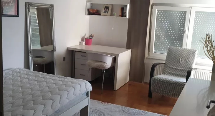 Šestoiposoban stan | 4zida