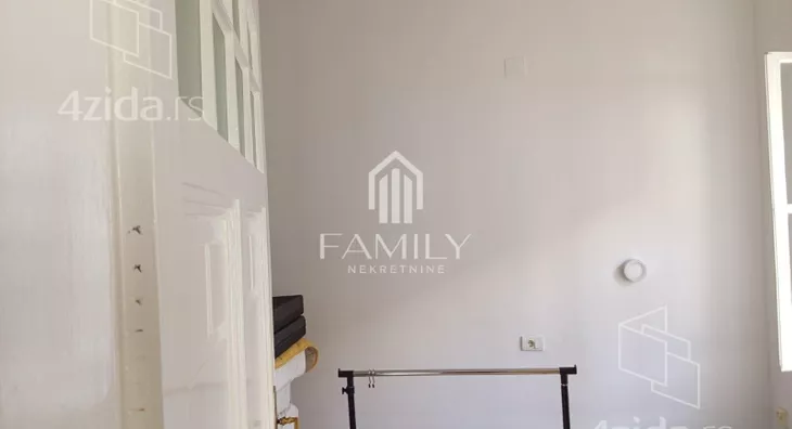 Četvoroiposoban stan | 4zida