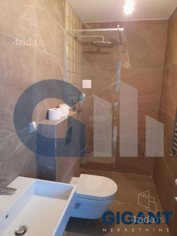 Četvoroiposoban stan | 4zida