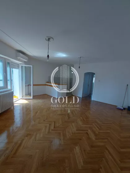 Pozorišni trg | 4zida.rs