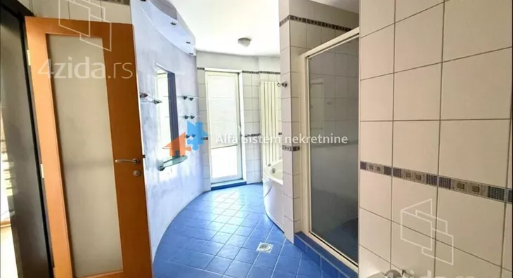 Šestosoban stan | 4zida