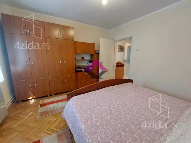 Petoiposoban stan | 4zida