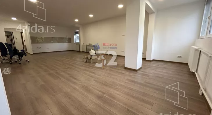 Četvoroiposoban stan | 4zida