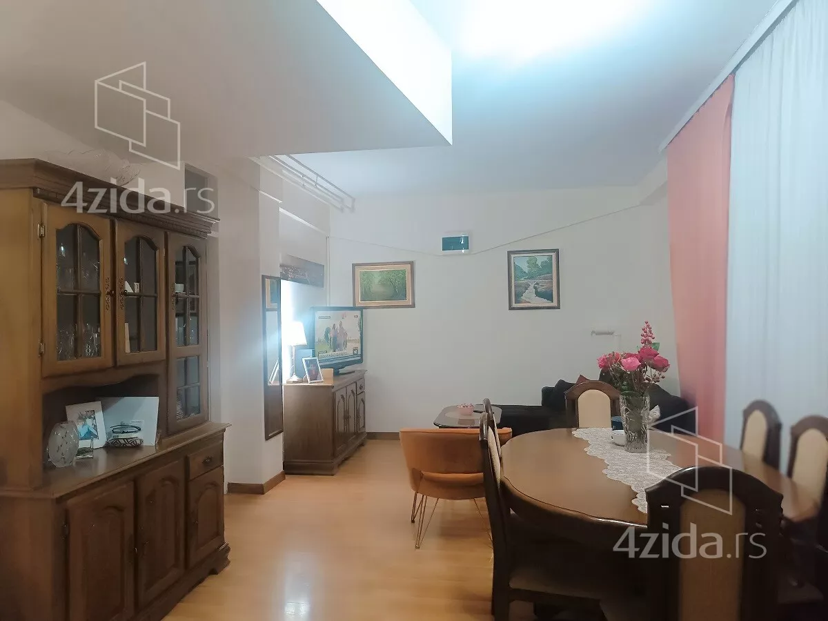 Troiposoban stan | 4zida