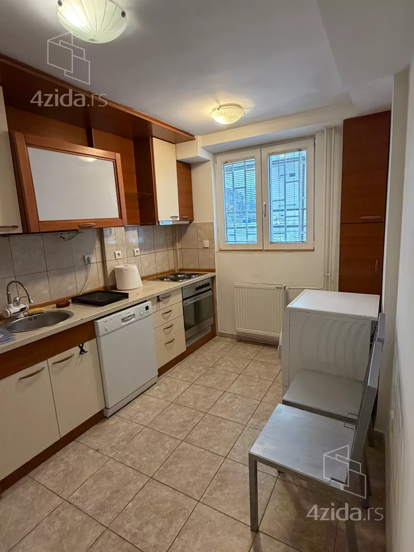 Petosoban stan | 4zida