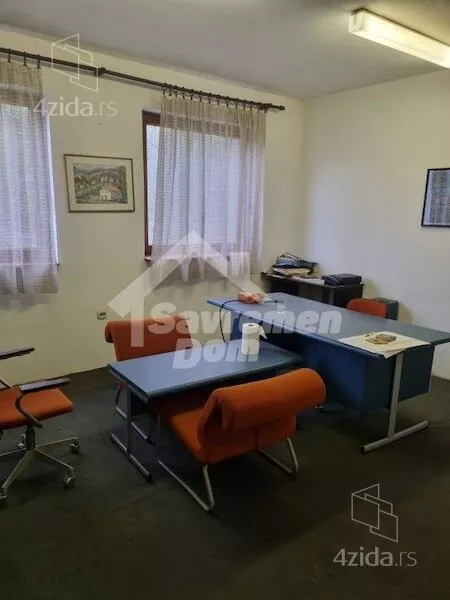 Poslovna zgrada | 4zida