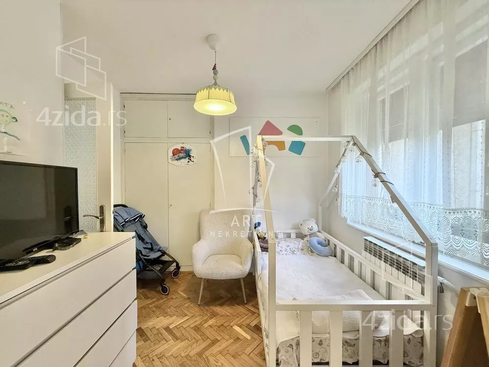 Petosoban stan | 4zida