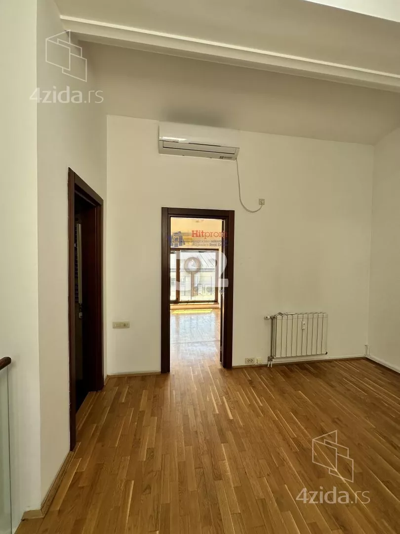 Četvoroiposoban stan | 4zida