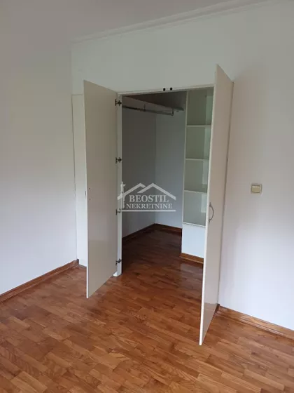 Ustanička | 4zida.rs