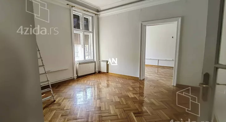 Šestoiposoban stan | 4zida