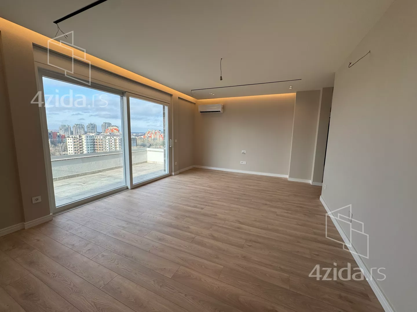 Petosoban stan | 4zida