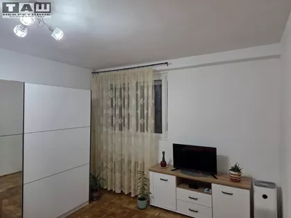 Šest Topola | 4zida.rs