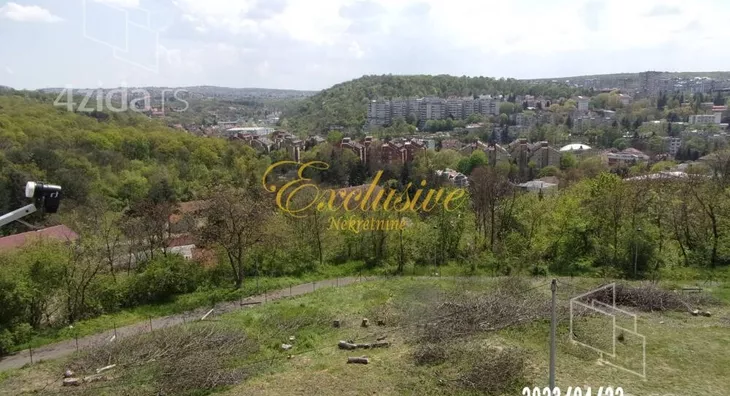 Šestoiposoban stan | 4zida