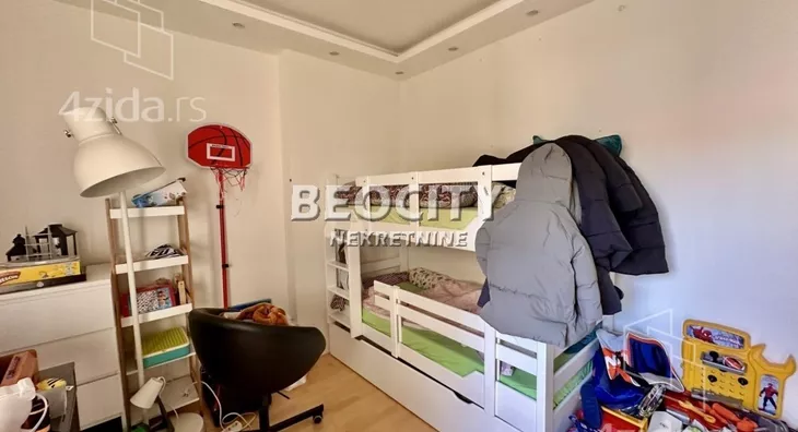 Sedmosoban stan | 4zida