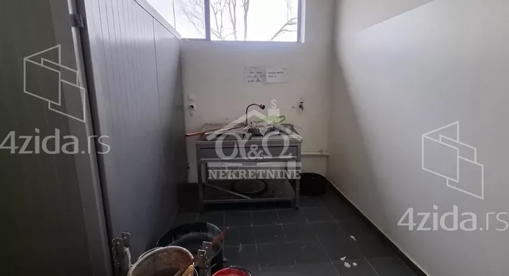 Poslovna zgrada | 4zida