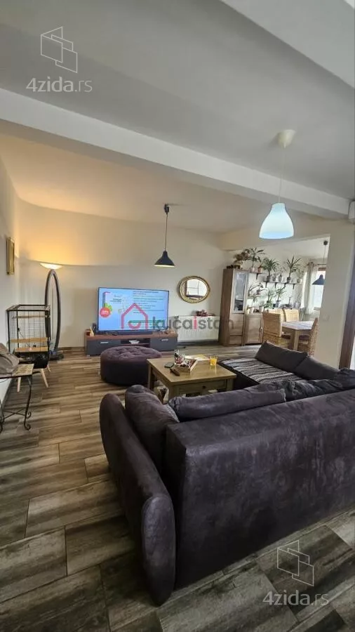 Petosoban stan | 4zida