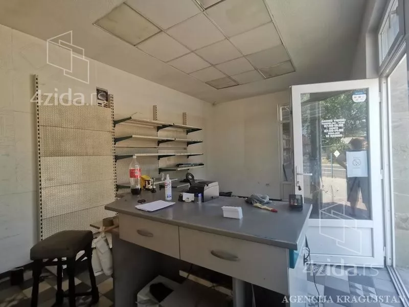 Poslovna zgrada | 4zida