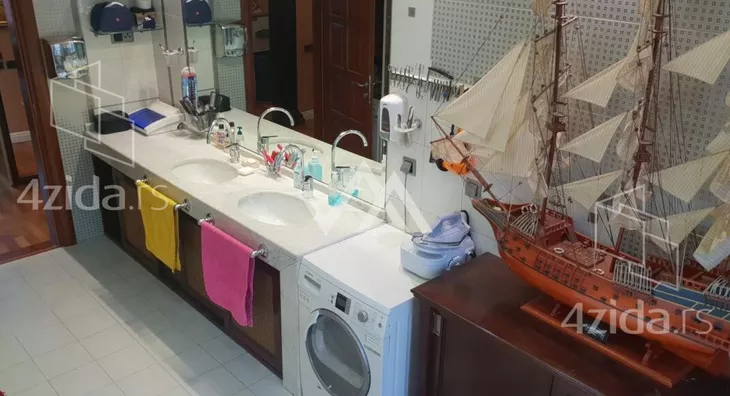 Petosoban stan | 4zida