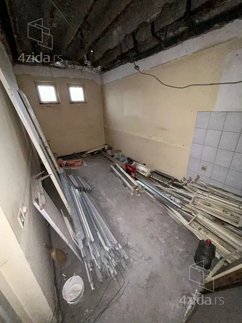 Poslovna zgrada | 4zida