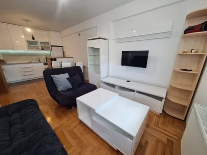 Trg Kosturnica | 4zida.rs