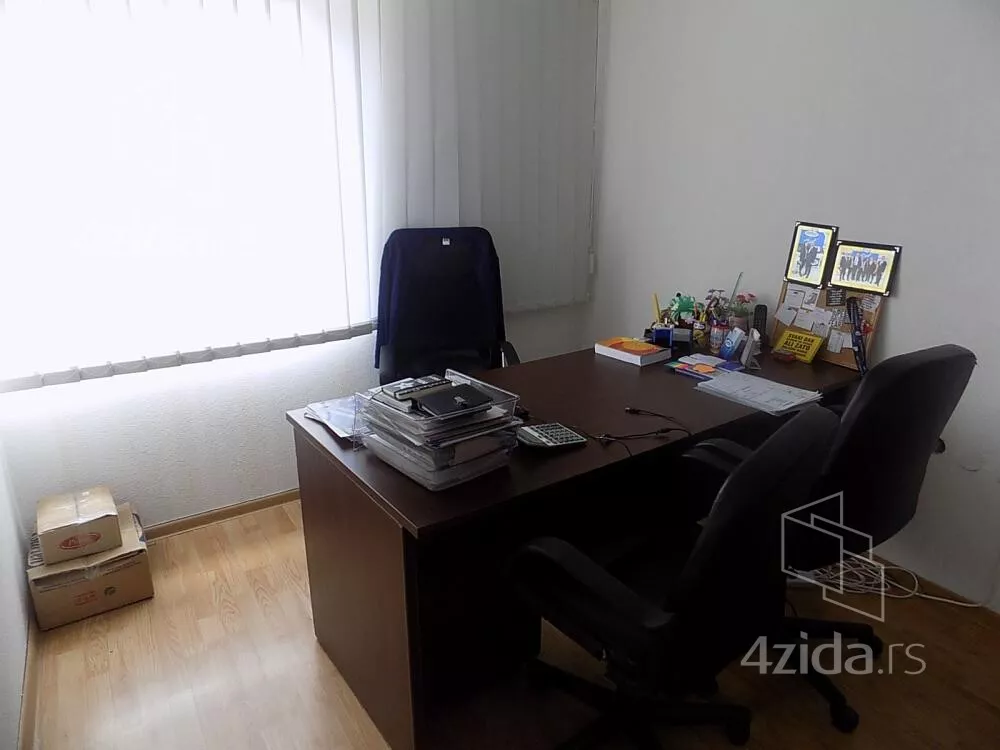 Poslovna zgrada | 4zida